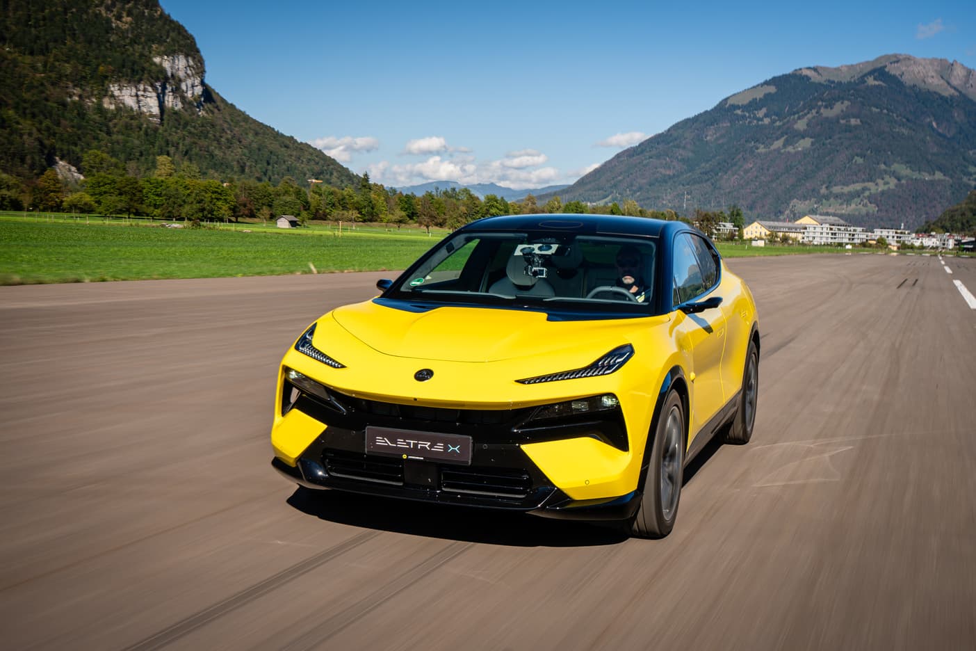Lotus Eletre X: 952 CV e una relazione complicata con la bilancia